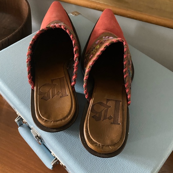 Liberty  Black 8 1/3 size Mules - Picture 5 of 6